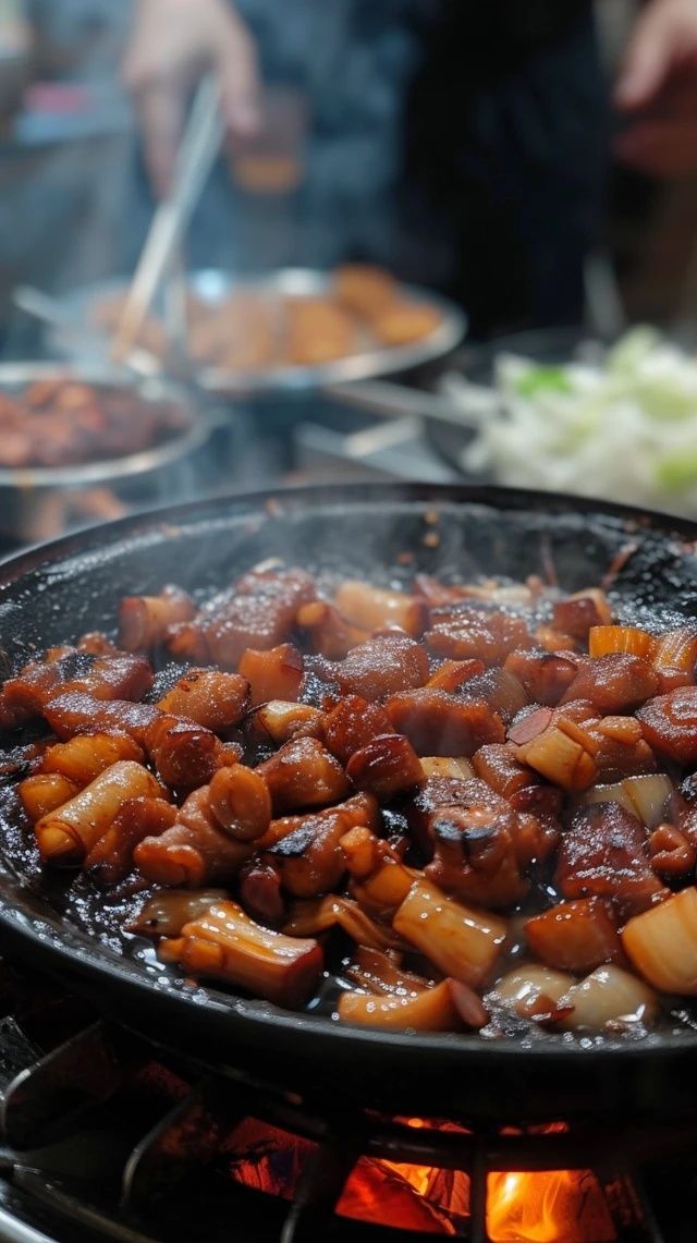 在東北的大地上，有一種美食以其獨(dú)特的魅力征服了無(wú)數(shù)食客的味蕾，那就是鍋包肉