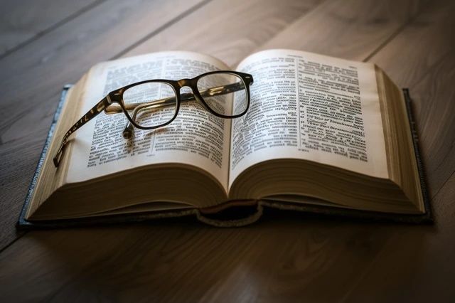 一位退休特級英語老師的肺腑之言花一個星期，你只要把這些英語基礎知識，搞懂了