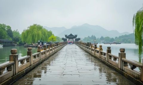 歷經輾轉多站,終抵觀湖勝地
