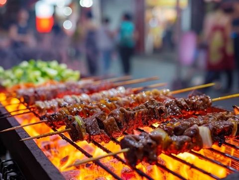 桂林夜市必吃小吃全攻略:螺螄粉、糯米雞,地道風味一網打盡!