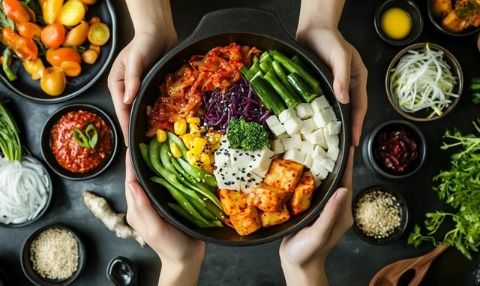 探索韓國(guó)人心中的中國(guó)奢侈美食:泡菜豬肉湯的創(chuàng)新做法與品味差異