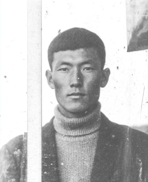流淚1956年的一個(gè)深夜,65歲的賴雅敲響了張愛(ài)玲的房門(mén),進(jìn)屋后