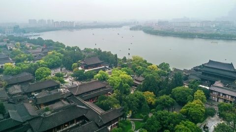 旅行無錫太湖之行，泛舟湖上，看落日余暉下的江南風(fēng)光