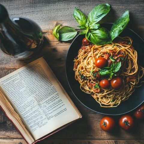 美食朋友圈必備文案：直面大腿挑戰(zhàn)小腹、吃飯比思想更重要、生活要有希望和充實(shí)...
