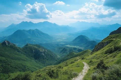鞍山市東南的千山風(fēng)景區(qū),國家級(jí)5A景區(qū),千山風(fēng)景區(qū)占地面積大