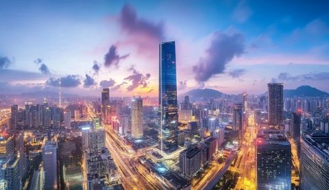 深圳是一座充滿活力的現代化城市，擁有豐富的旅游資源和多樣的活動選擇