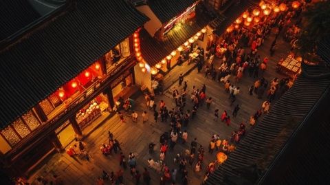 為什么云南大理古城備受爭議卻人潮不息?——深度解析古城的魅力與爭議