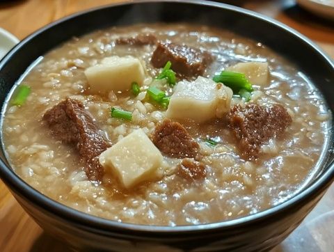 福建夏日必備:地瓜粥搭配蒸肉餅與干煎帶魚的做法