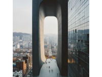 甲秀樓，位于貴州省貴陽市南明區翠微巷8號，是貴陽市的標志性建筑之一