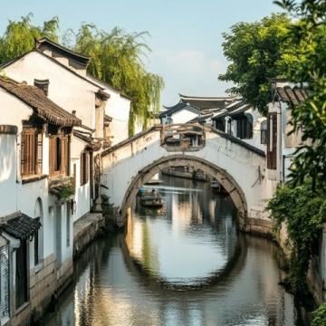 蘇州旅游景點及美食推薦:拙政園、平江路、小七里山塘街、寒山寺和周莊古鎮等景點,蘇式湯面、松鼠鱸魚、得月樓等美食