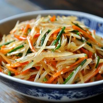 脆爽甜椒拌青筍:一學就會的家常美食制作指南