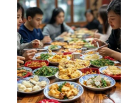 周末我們十五個同學，開了三部小車，一起開往上饒市朝陽村，國盛農莊吃農家菜，K歌