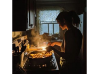 美國生活：她每天為家人烹飪美食，對孩子出手大方，自己卻很節儉