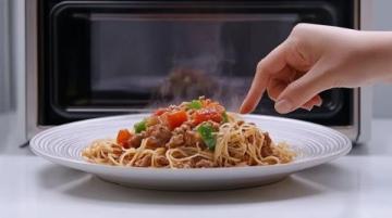 如何巧妙利用微波爐提升廚房效率?