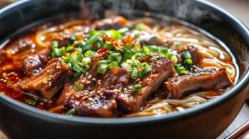 鄭州美食種類繁多,面食肉食應有盡有,湯品小吃風味獨特