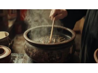 臉盆碗大份量過橋米線，傳承百年蒙自佳肴秘制