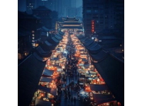 海口夜市熱鬧程度與其他城市相比不減，周末市場(chǎng)更是生活的一部分。