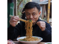 今日路過云南元江縣，在那里的小吃街，品嘗到了當?shù)睾苡忻墓鶐煾得拙€