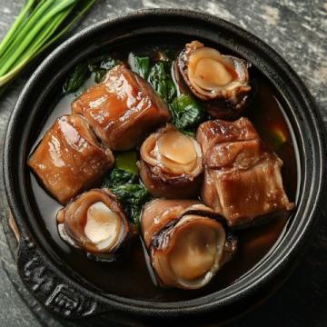 探索哈爾濱必嘗的東北美食:鍋包肉、鐵鍋燉與小雞燉蘑菇指南
