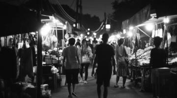 漫步清邁周末霓虹夜市
