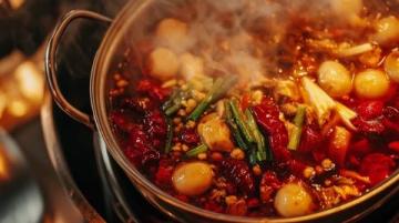 四川美食的魅力遠超麻辣這一標簽,其驚喜之處在于多樣性、文化深度與創新融合