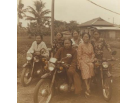 1950年前后，印尼當時發生了嚴重的排華事件，許多華僑回到祖國