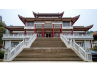 在南京博物院坐下來休息，我和女兒都走不動了，今天走了17000多步了