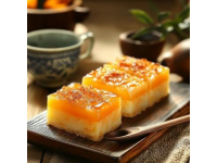 雞蛋灌餅是一種流行于中國北方的小吃，以其酥脆的外皮和豐富的內餡而受到歡迎