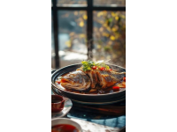 折耳根在川渝地區一直是人們喜愛的美食，雖然長的奇怪，但味道獨特，有著涼血消