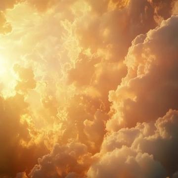 西太平洋上空的金黃色夕陽