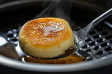 北京的老燒餅是極具特色的傳統(tǒng)美食，下面為大家做相關(guān)介紹