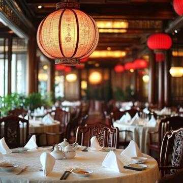 深圳美食豐富多樣，既有傳統的粵菜、客家菜，也有來自全國各地乃至世界各地的美食