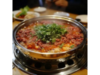 探索黔東南美食秘境：酸湯魚、腌魚、烤香豬與民族風(fēng)味之旅
