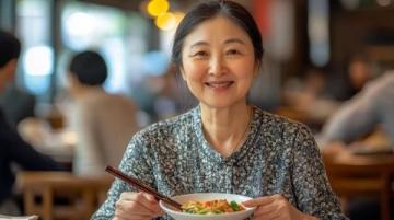 西雙版納家庭旅行美食指南:馬思純笑意中的美味探尋