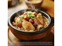 運城大盤雞是中國山西省運城市的一道特色美食，屬于西北風(fēng)味的菜肴,它以雞肉為主料