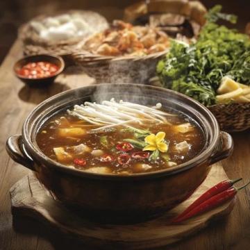 重慶風味探尋:白展堂同款燒菜火鍋,真香體驗等你來嘗!