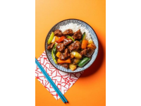 爆炒牛肉配米飯，鮮香辣味挑戰(zhàn)你的舌尖！