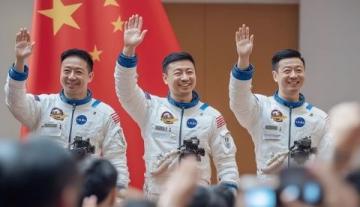 揭秘星際穿越：時間膨脹與人類航天的絕境，及其對中國的影響