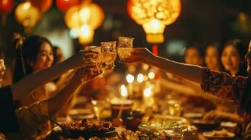昆明美食探秘：美女團探訪山寨大王的民族風味盛宴