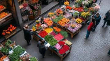 感受濃郁年味:街頭巷尾年貨市場(chǎng),花市鮮花盛景盡收眼底