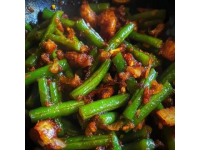 傳統(tǒng)工藝烹飪東北冒泡豆角，找回地道老味道