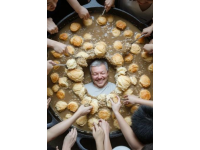 壯族風情之旅：五色糯米飯、檸檬鴨與非遺美食盛宴
