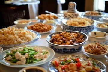 探秘廈門居民區的美食天堂：“滋味海鮮”，排隊也值得的家常美味！