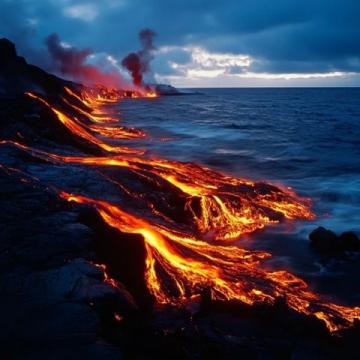 夏威夷大島,別名火山島,是夏威夷群島中最大的島嶼,以其壯觀的火山景觀而聞名