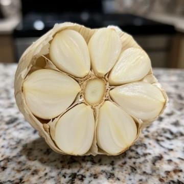 輕松掌握大蒜保存秘籍,兩大妙招防干癟發芽!