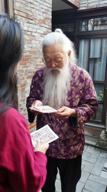 不可思議！江蘇連云港，楊先生回來給爺爺過90大壽