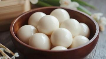 老師傅做藕粉圓子(做了一輩子圓子的老師傅)