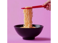 細而筋道的面條，酸辣甜味獨特，越吃越上癮