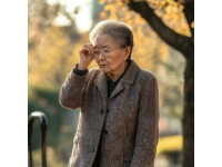 再婚晚年婦女含淚告別第二春：無償保姆生涯持續(xù)多年
