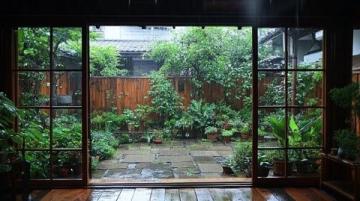 煙雨中的垂柳庭院風情